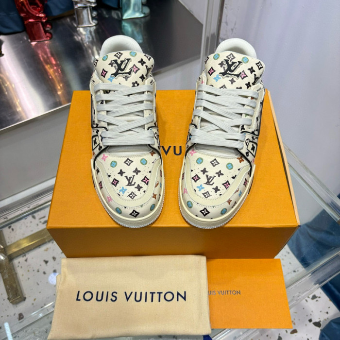 LV SNEAKER LV-000530