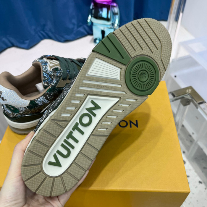 LV SNEAKER LV-000396