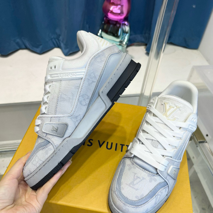 LV SNEAKER LV-000416