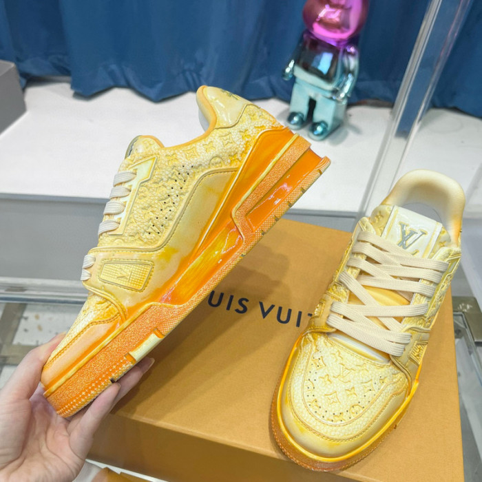 LV SNEAKER LV-000426