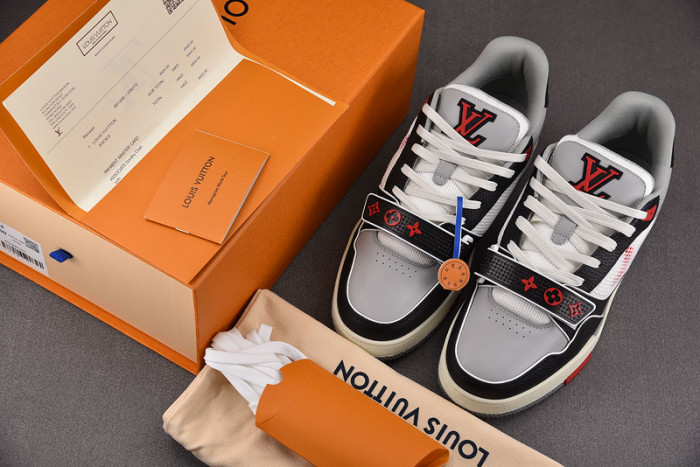 LV SNEAKER LV-000112