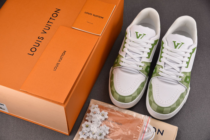 LV TRAINER SNEAKER LV-000590