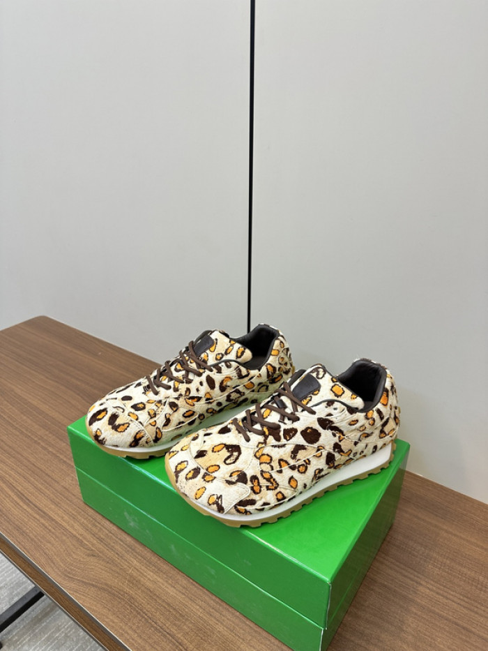 b0tt*ga Ven*ta orbit sneaker bv013