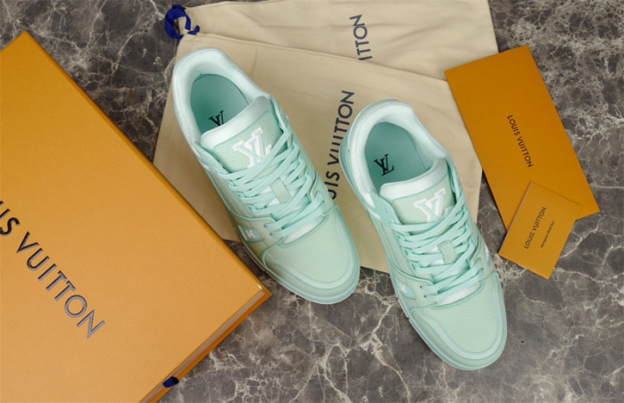 LV SNEAKER LV-000180