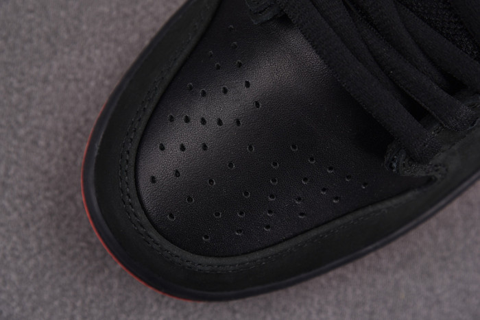 Nike SB Dunk Low Black Pigeon 883232-008