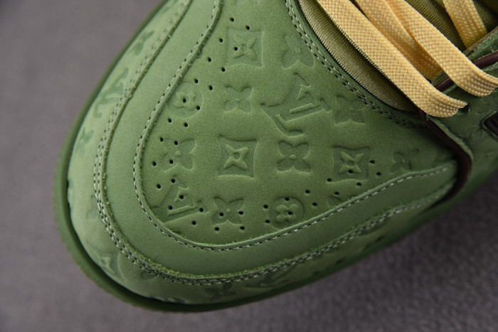 LV SNEAKER LV-000535