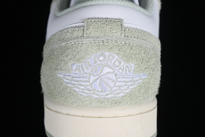 AIR JORDAN 1 LOW "LIGHT GREEN" FN5214-131
