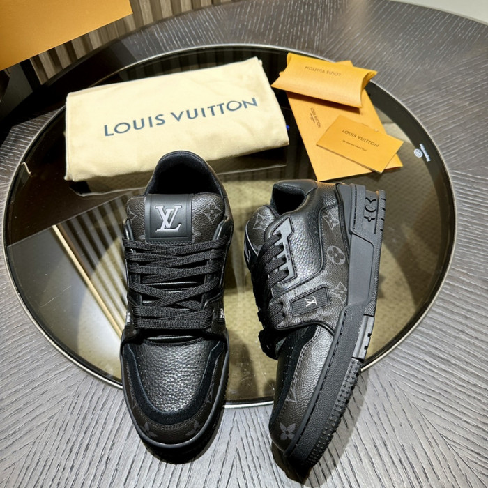 LV TRAINER SNEAKER LV-000571