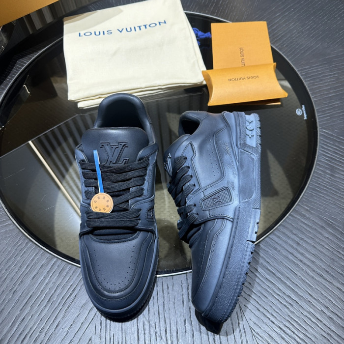 LV TRAINER SNEAKER LV-000607