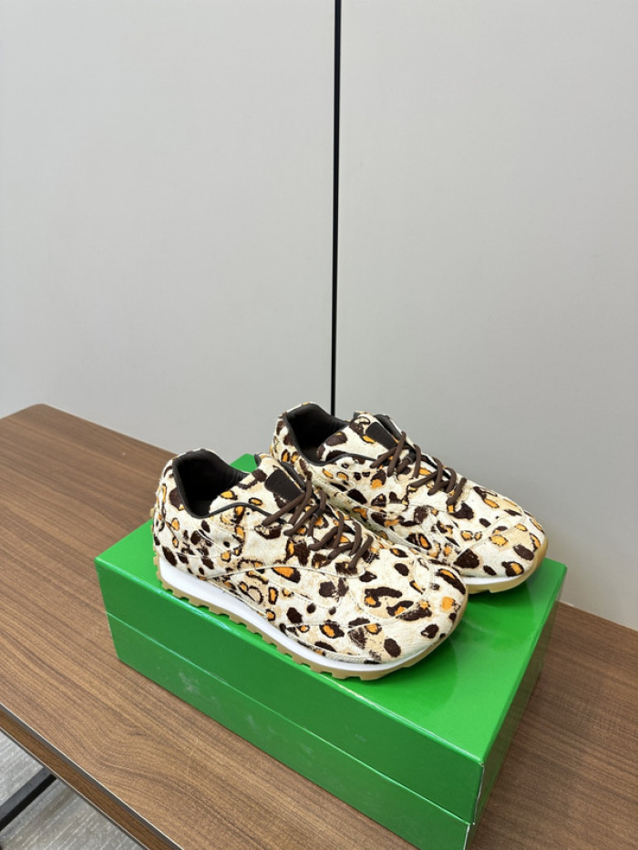 b0tt*ga Ven*ta orbit sneaker bv013