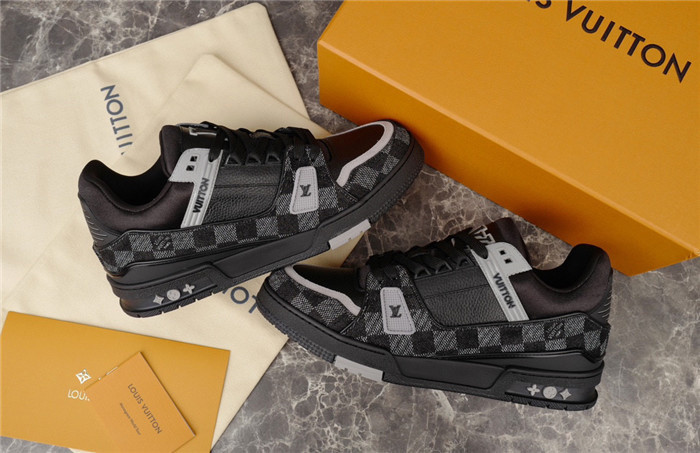 LV SNEAKER LV-000189