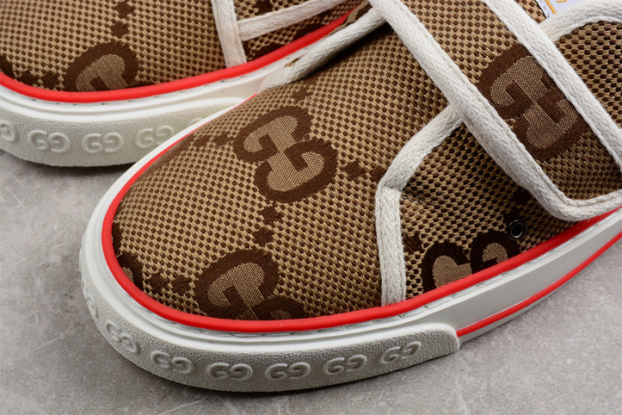 G*u*i* trainer sneaker 82