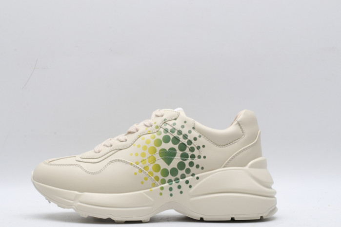 G*u*i* trainer sneaker112