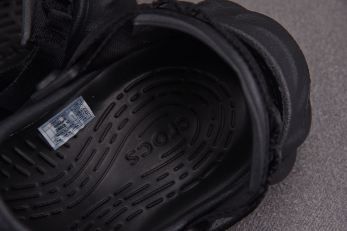 Cr*0*s x salehe bembury c00017