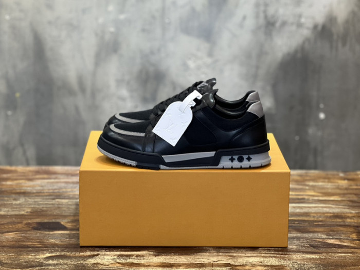 LV SNEAKER LV-000537