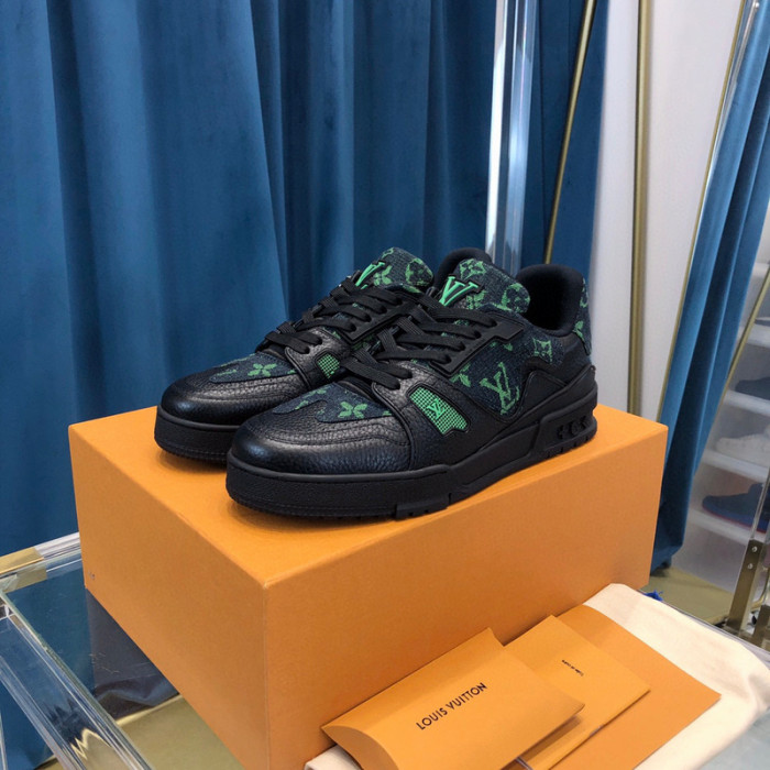 LV SNEAKER LV-000326