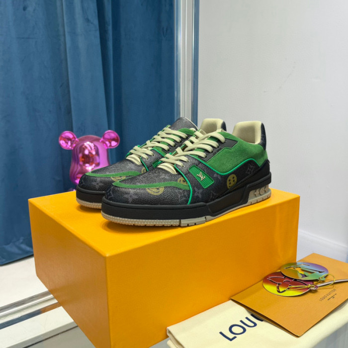LV SNEAKER LV-000349