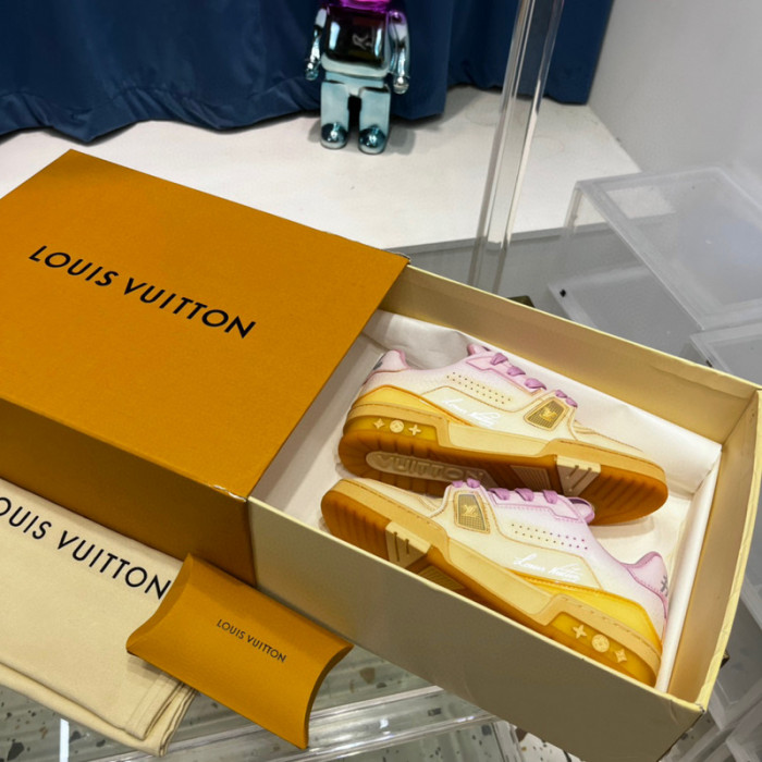 LV SNEAKER LV-000379