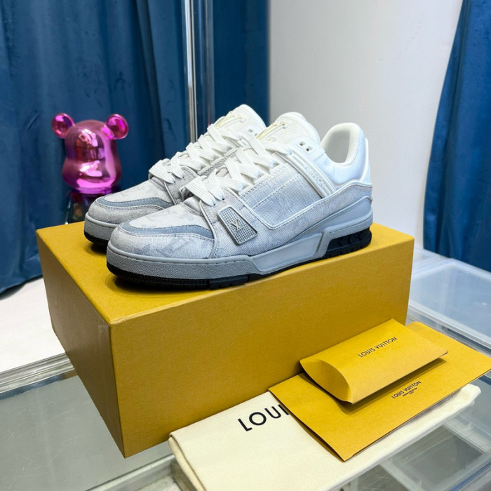 LV SNEAKER LV-000416
