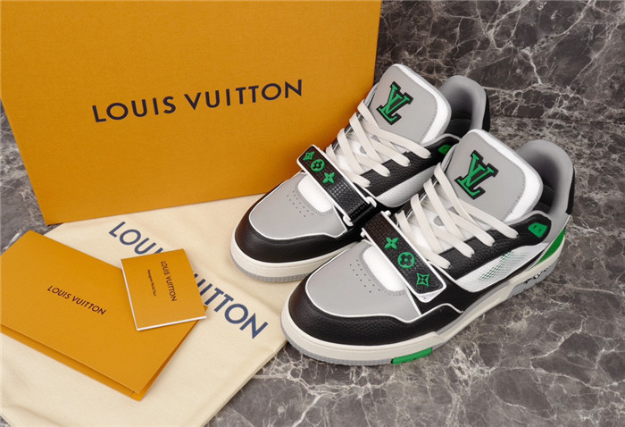 LV SNEAKER LV-000195