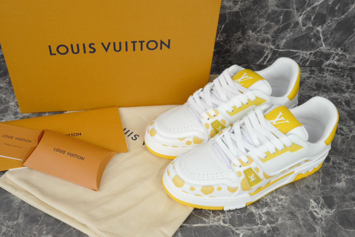 LV SNEAKER LV-000235