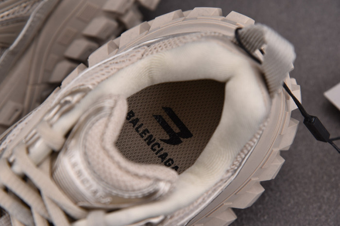 DEFENDER SNEAKER DS009