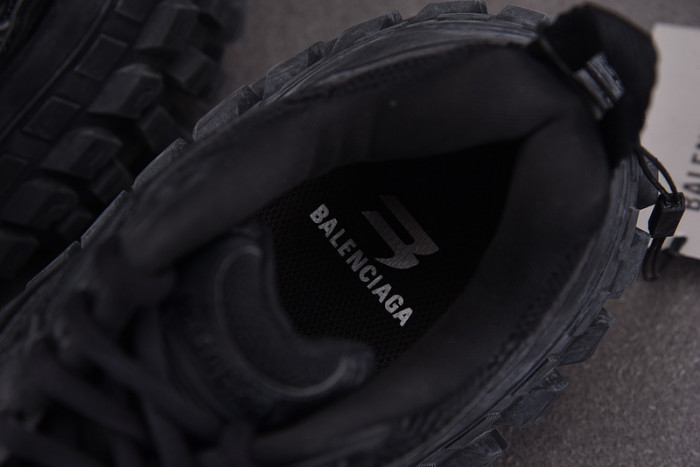 DEFENDER SNEAKER DS011