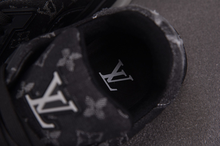 LV SNEAKER LV-000096