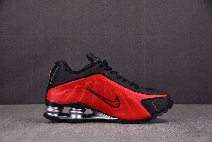 NIKE Shox R4 