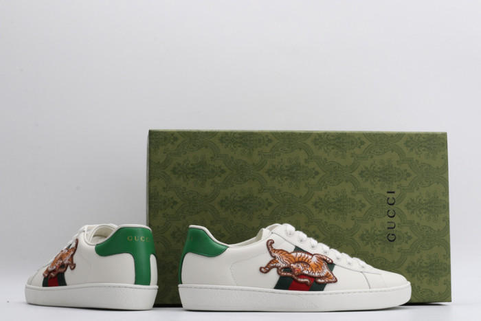 G*u*i* trainer sneaker61