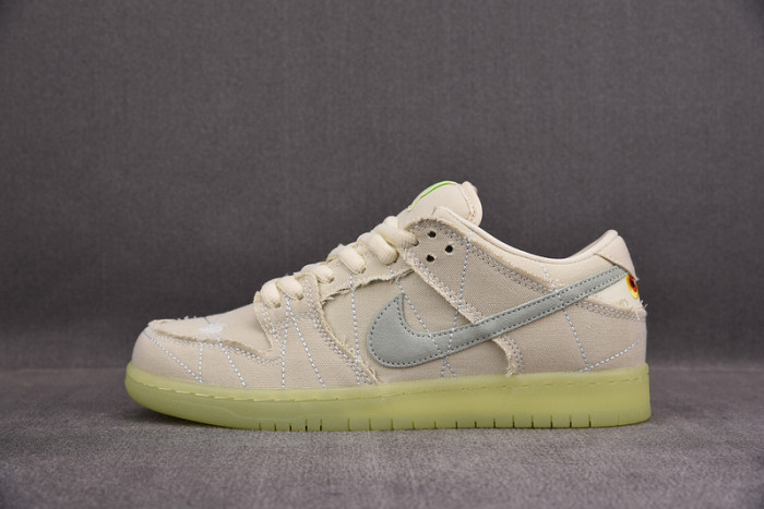 NIKE SB Dunk Low " Mummy " DM0774-111