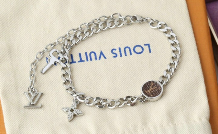 l0vis Vvtt0n lvbl0001