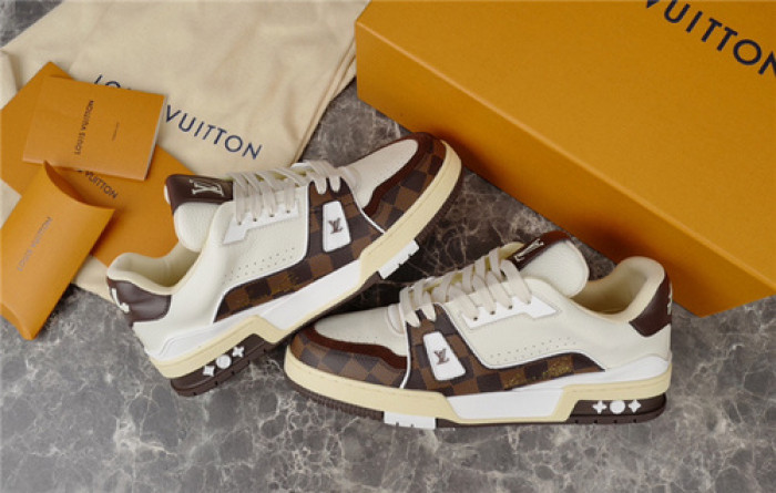 LV SNEAKER LV-000152