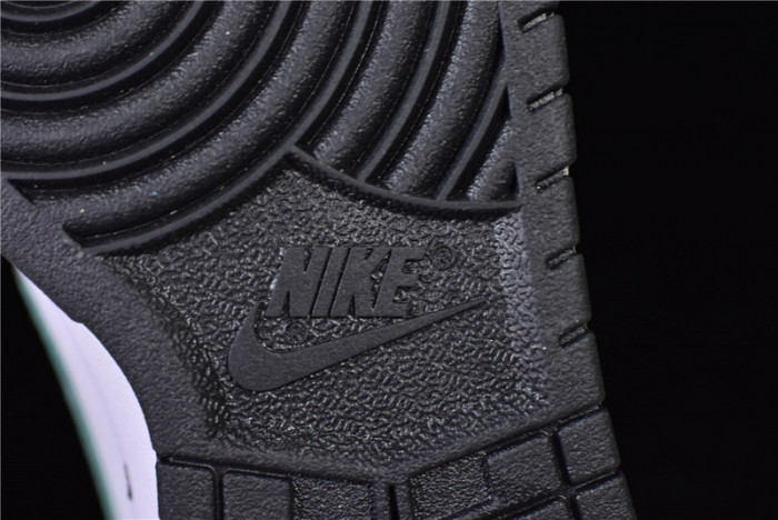 NIKE SB DUNK LOW GREEN STRIKE DD1503-106